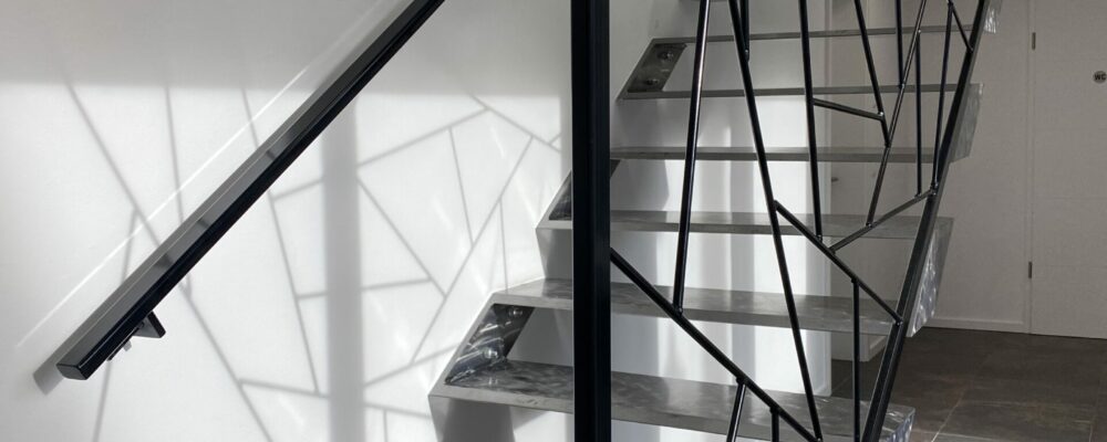 Treppe Metall + Bildung (4) Treppe Metall + Bildung (4)